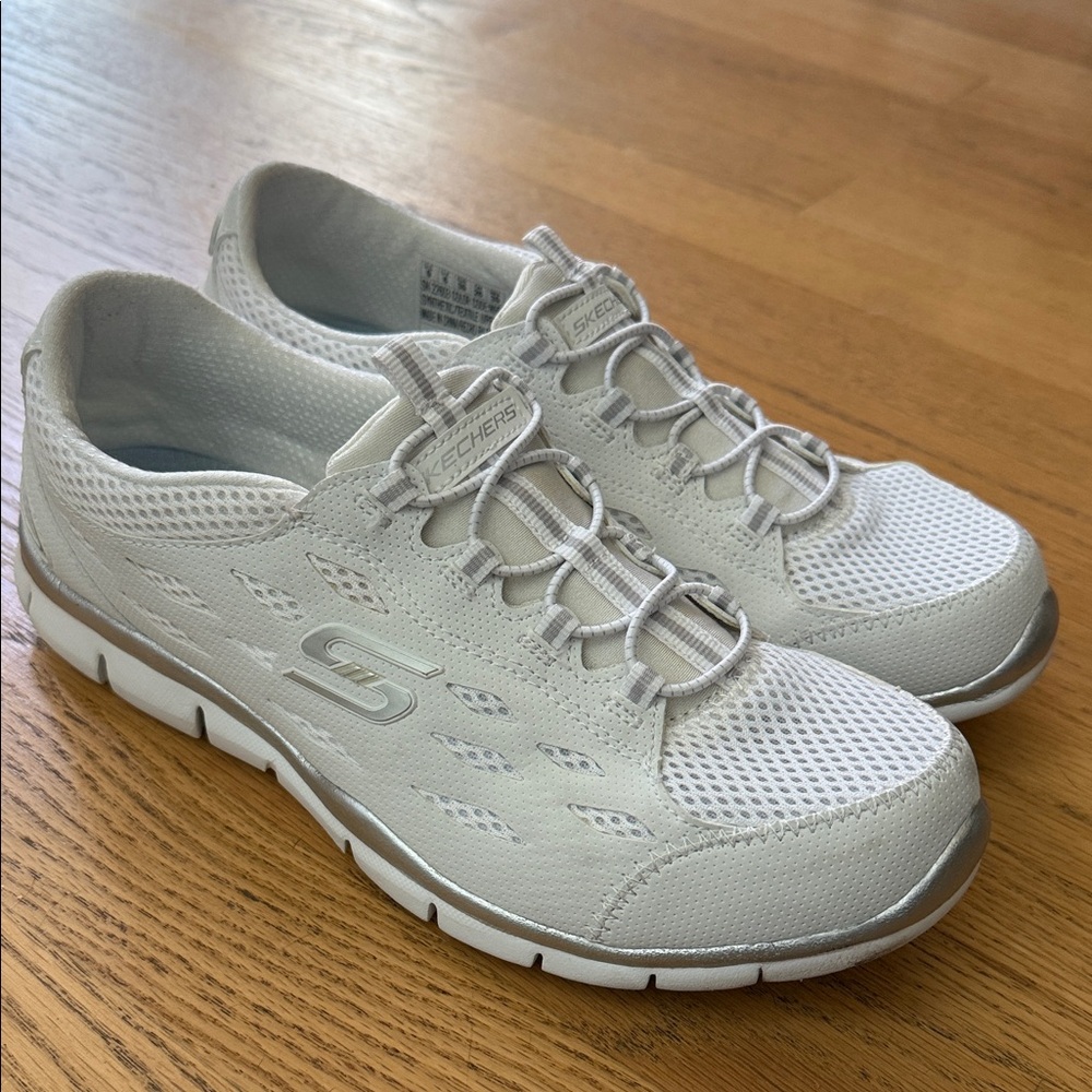 Skechers Women's Gratis Going Places Slip-On Athletic Sneakers size 9